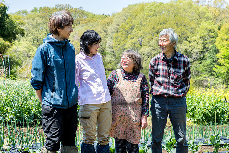 舘野さんご夫妻とオーナーご夫妻の写真