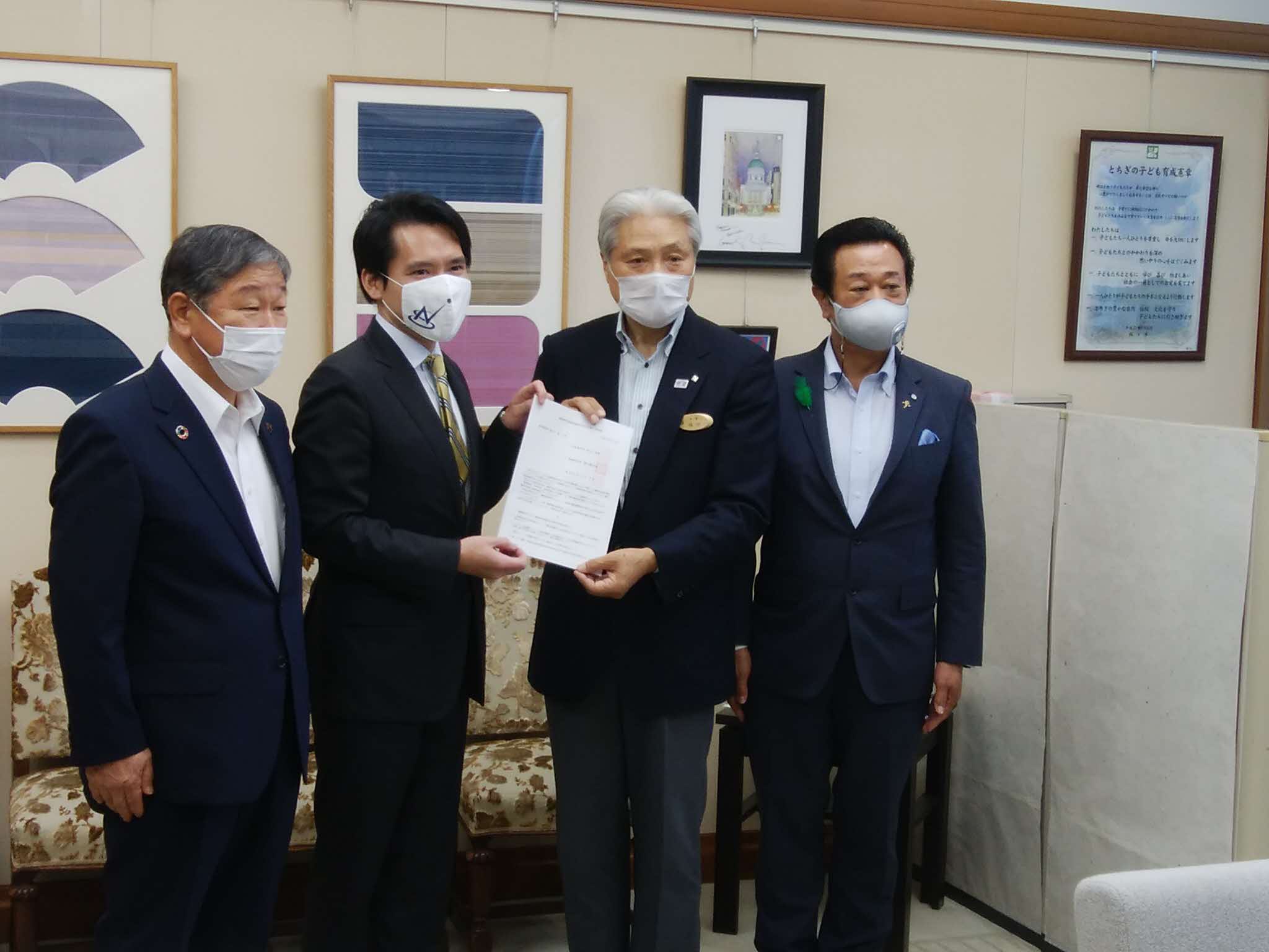 養豚業等の畜産業経営の安定化に関する要望書(栃木県知事) 養豚業等の畜産業経営の安定化に関する要望書(栃木県知事)