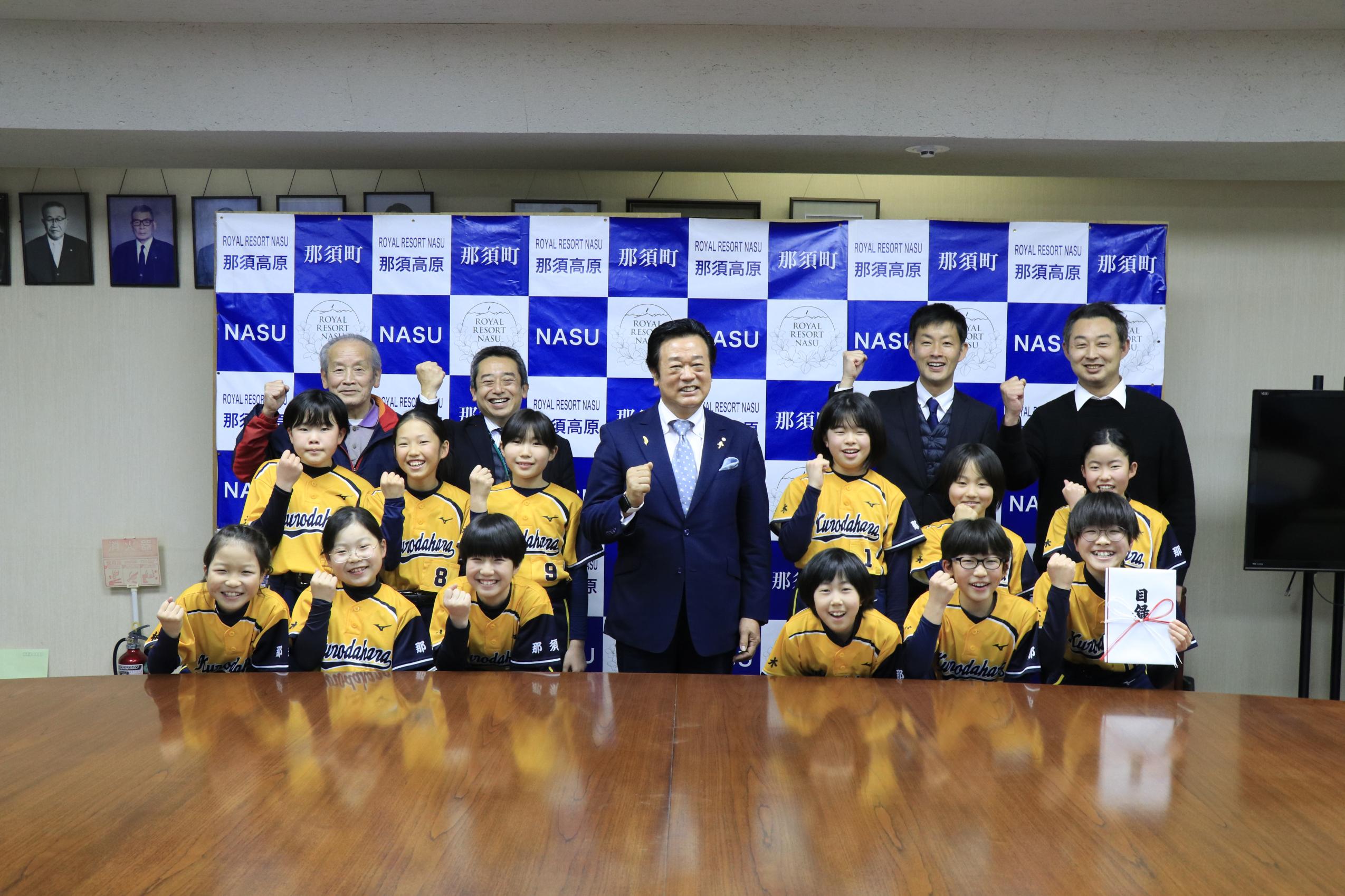 黒田原小ソフト部表敬訪問 黒田原小ソフト部表敬訪問