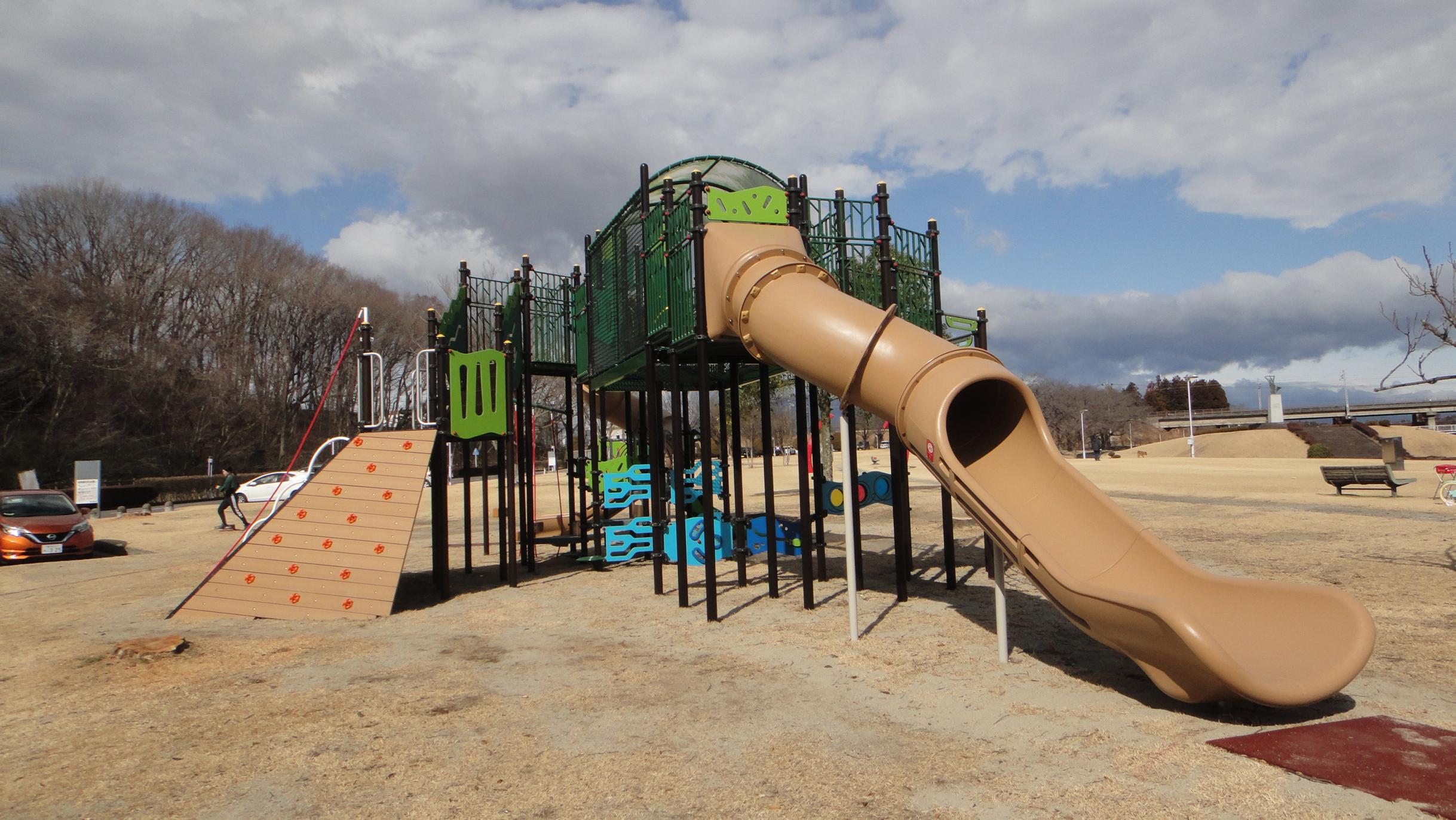 余笹川ふれあい公園の新しい遊具の写真！